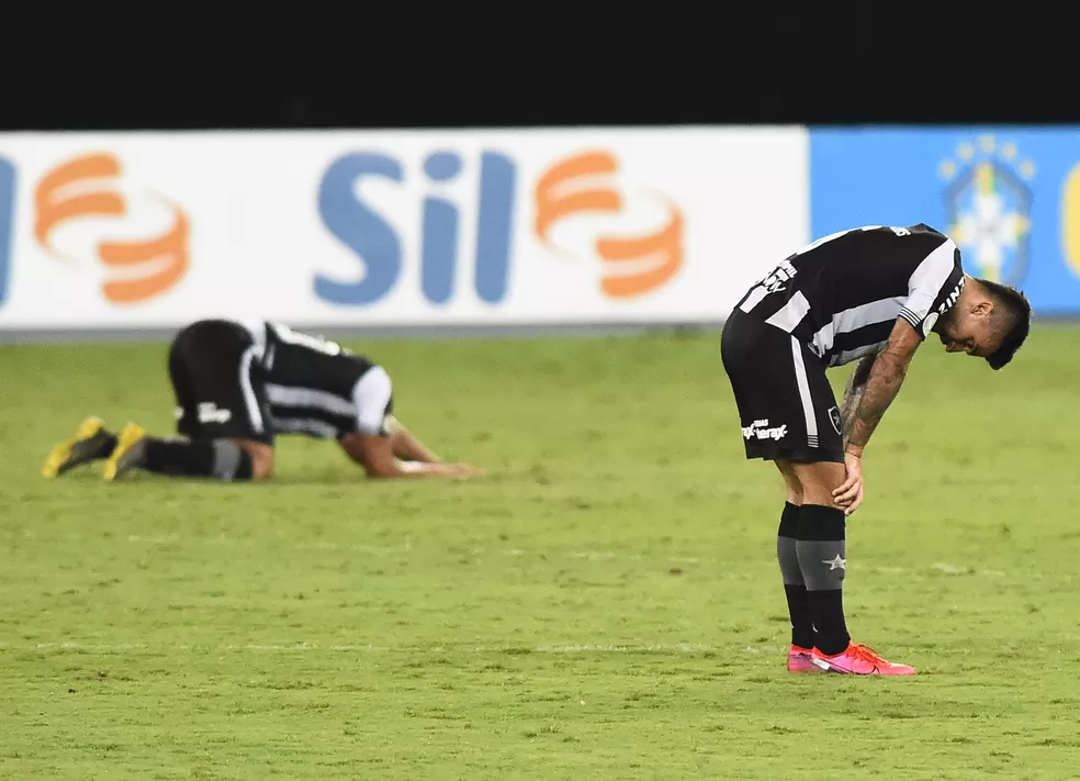 ATENÇÃO FLAMENGO! COM MAIS DOIS JOGOS, O BOTAFOGO PODE SER DERRUBADO DA LIDERANÇA DO BRASILEIRÃO